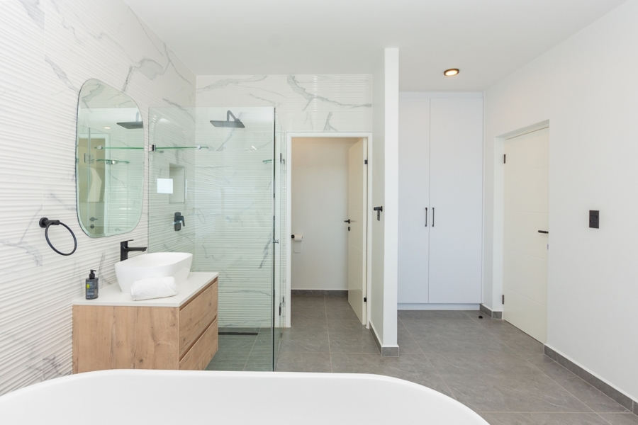 5 Bedroom Property for Sale in Mykonos Western Cape